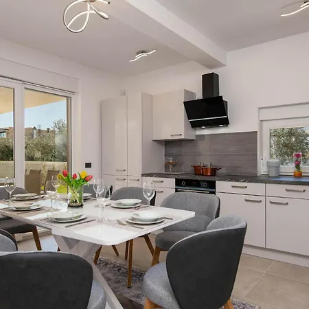 4 Bedroom Beautiful In Holiday home