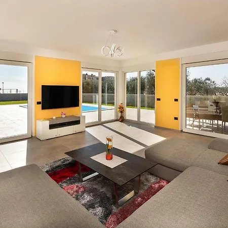 4 Bedroom Beautiful In *