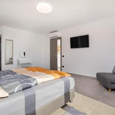 4 Bedroom Beautiful In *