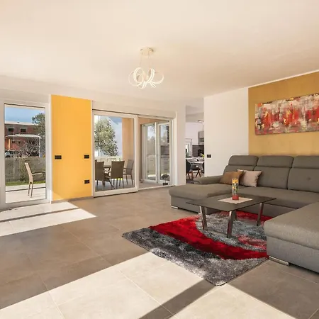 4 Bedroom Beautiful In Holiday home