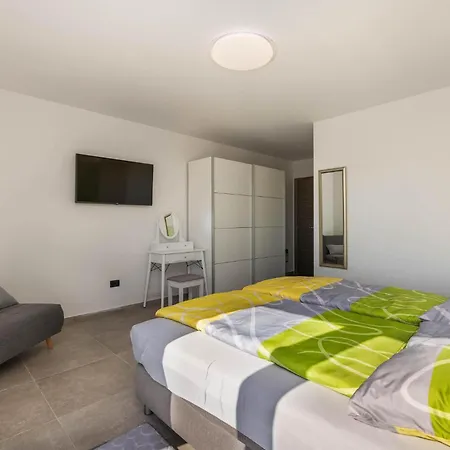 Holiday home 4 Bedroom Beautiful In