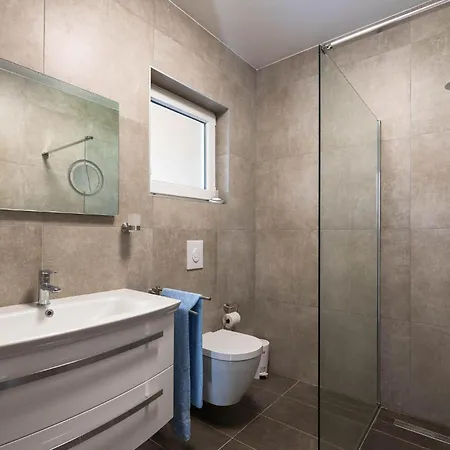 4 Bedroom Beautiful In *