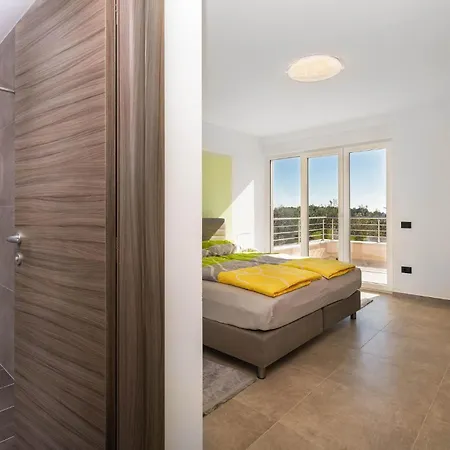 4 Bedroom Beautiful In Vodnjan